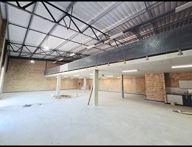 571M² WAREHOUSE TO LET IN RIVERSANDS